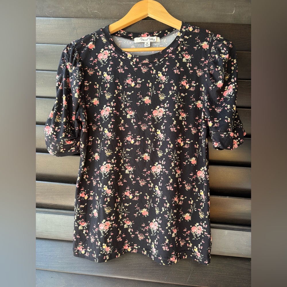 Vine and Valley Women's XL Floral Short Sleeve Blouse Cottagecore